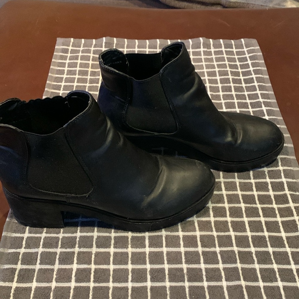 Women’s Steve Madden leather ankle boots.
